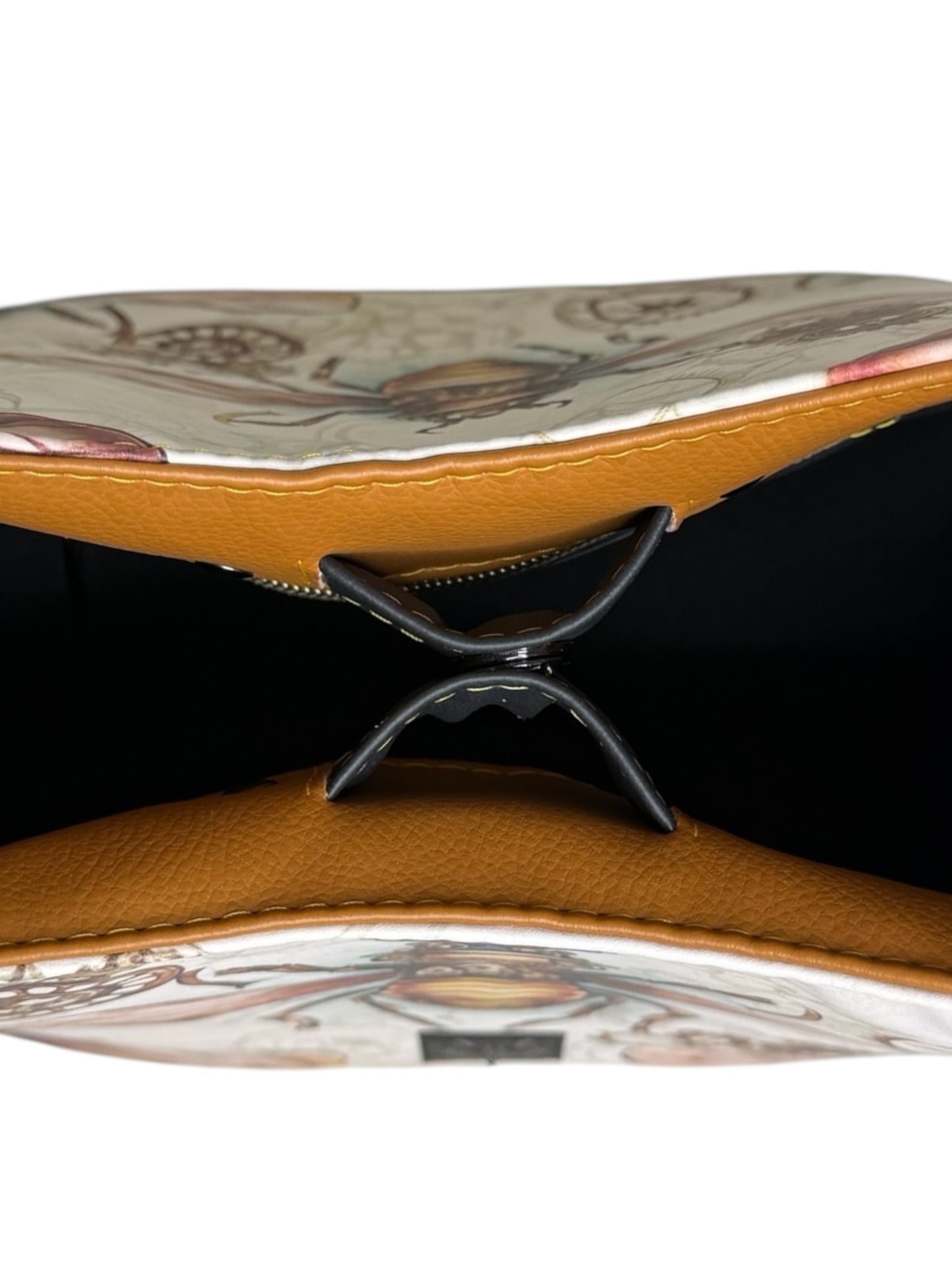 Steampunk bee Adena shoulder bag