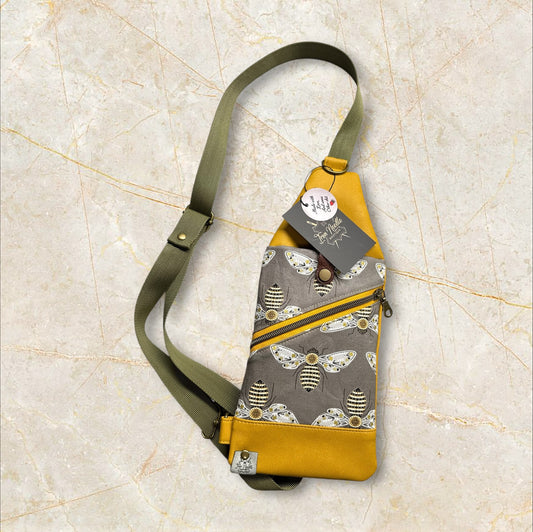 Grey bee traveler sling