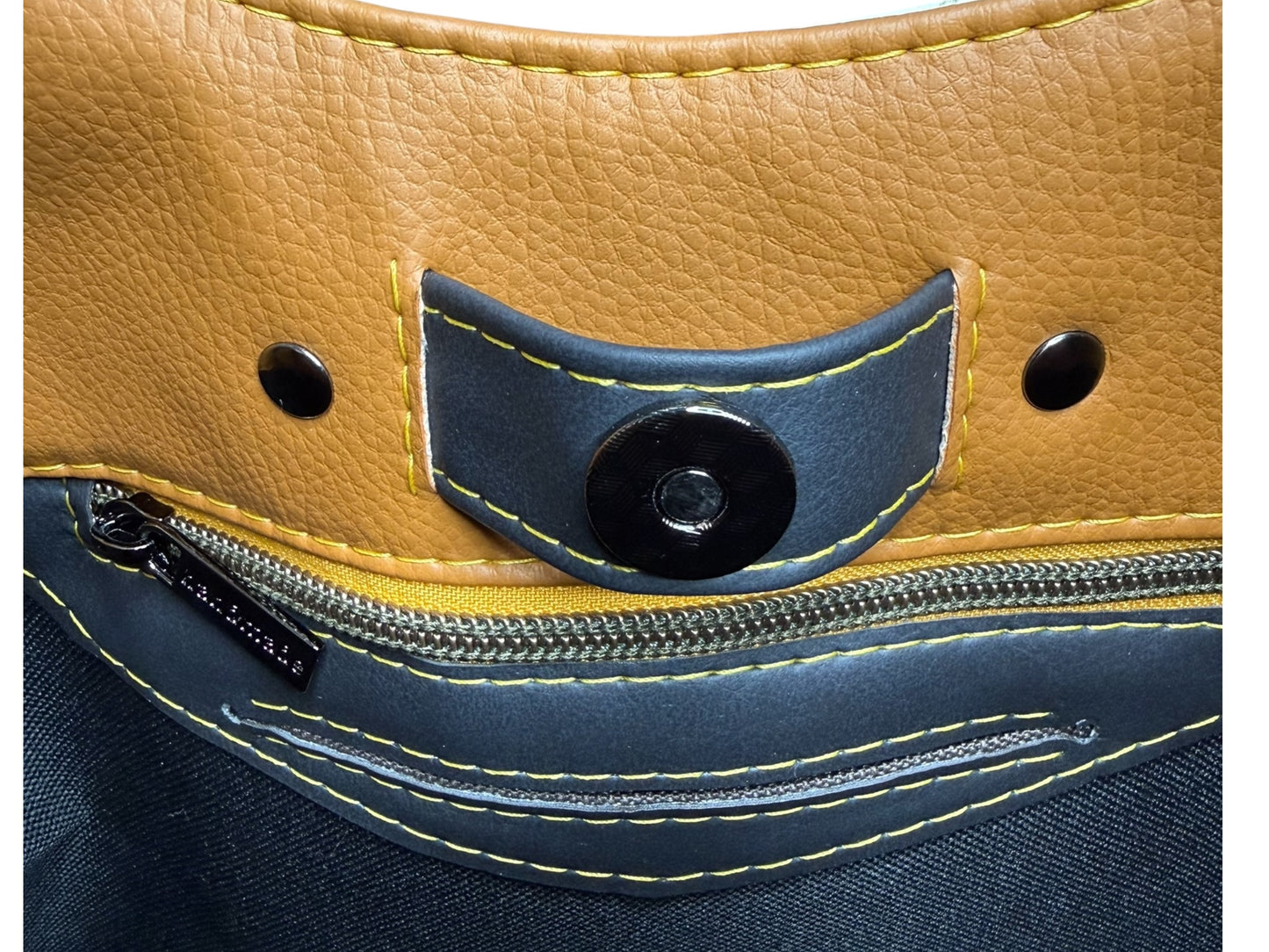 Steampunk bee Adena shoulder bag