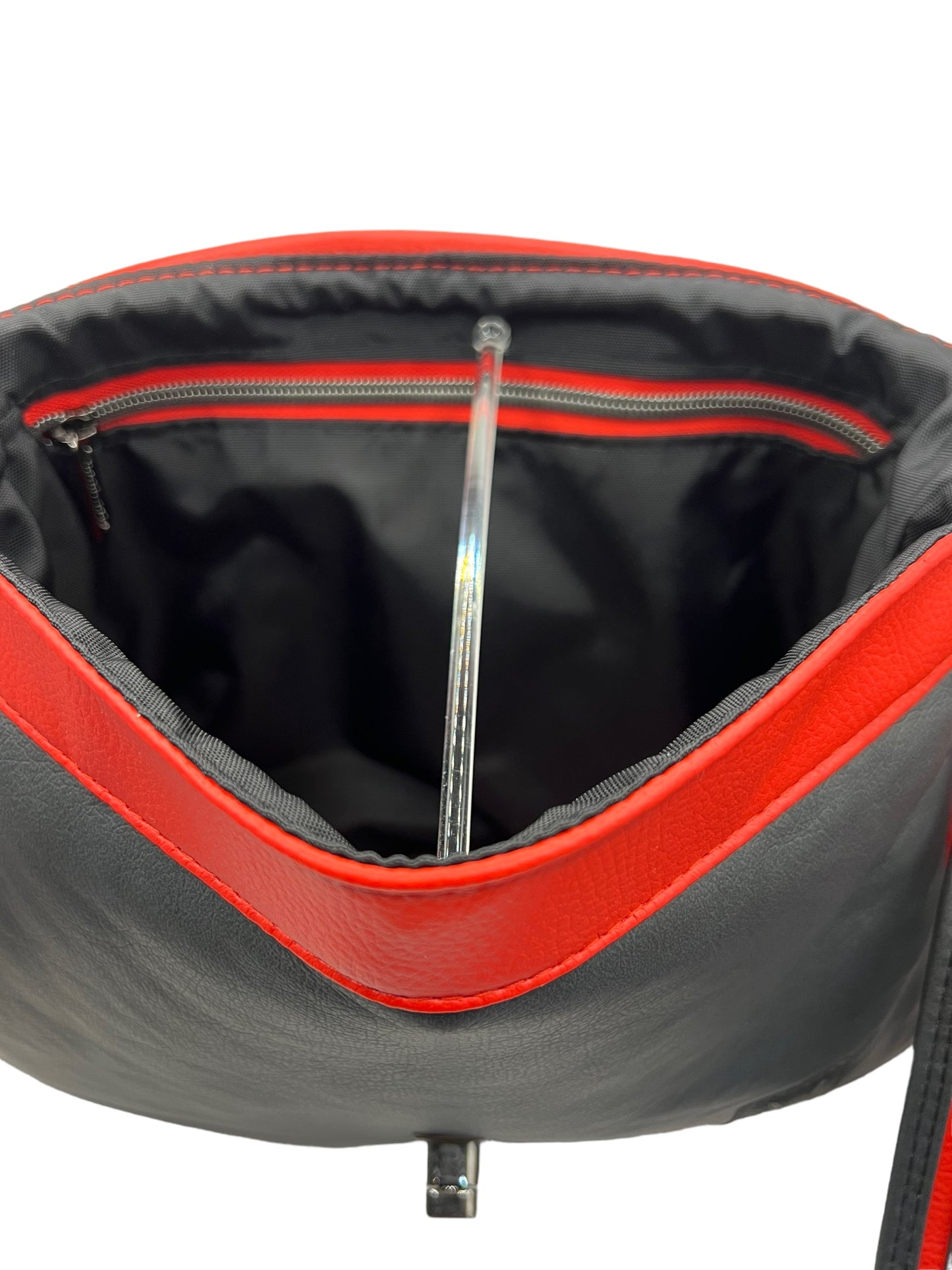 Red/black with white lilies Primula Satchel