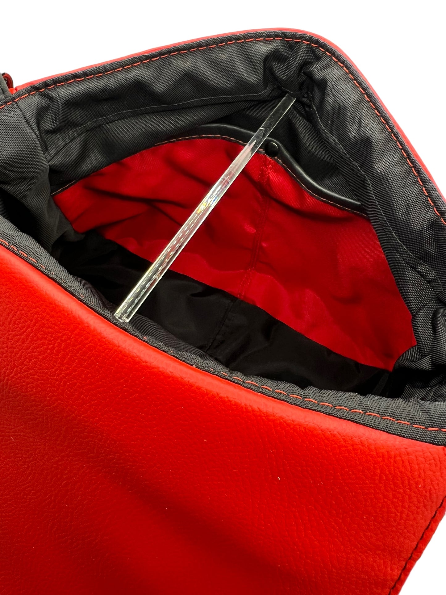 Red/black with white lilies Primula Satchel